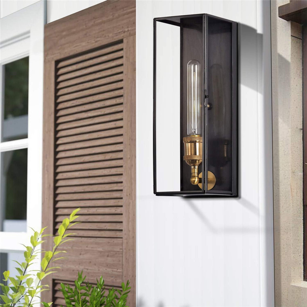 Brass Outdoor Wall Sconce with Clear Tempered Glass H34721