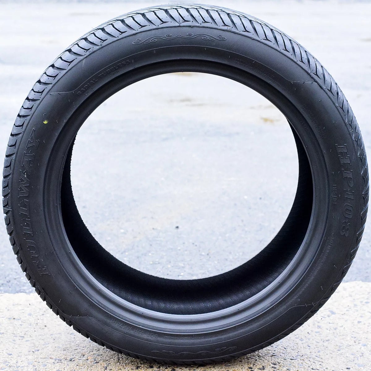 Set of 4 235/55R17 High Performance Tires A529233