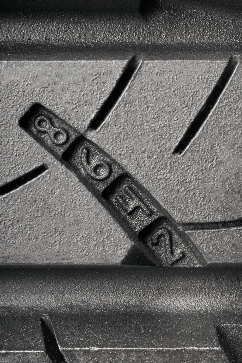 225/60R17 99H All-Season Tire J3817