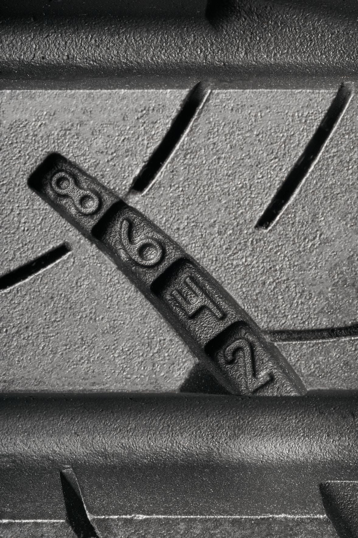 225/60R17 99H All-Season Tire J3817