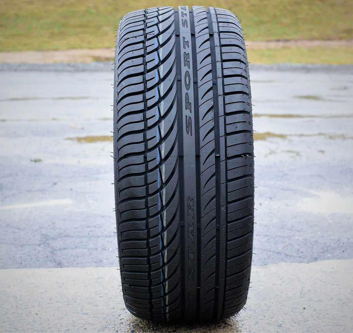 Set of 4 235/55R17 High Performance Tires A529233