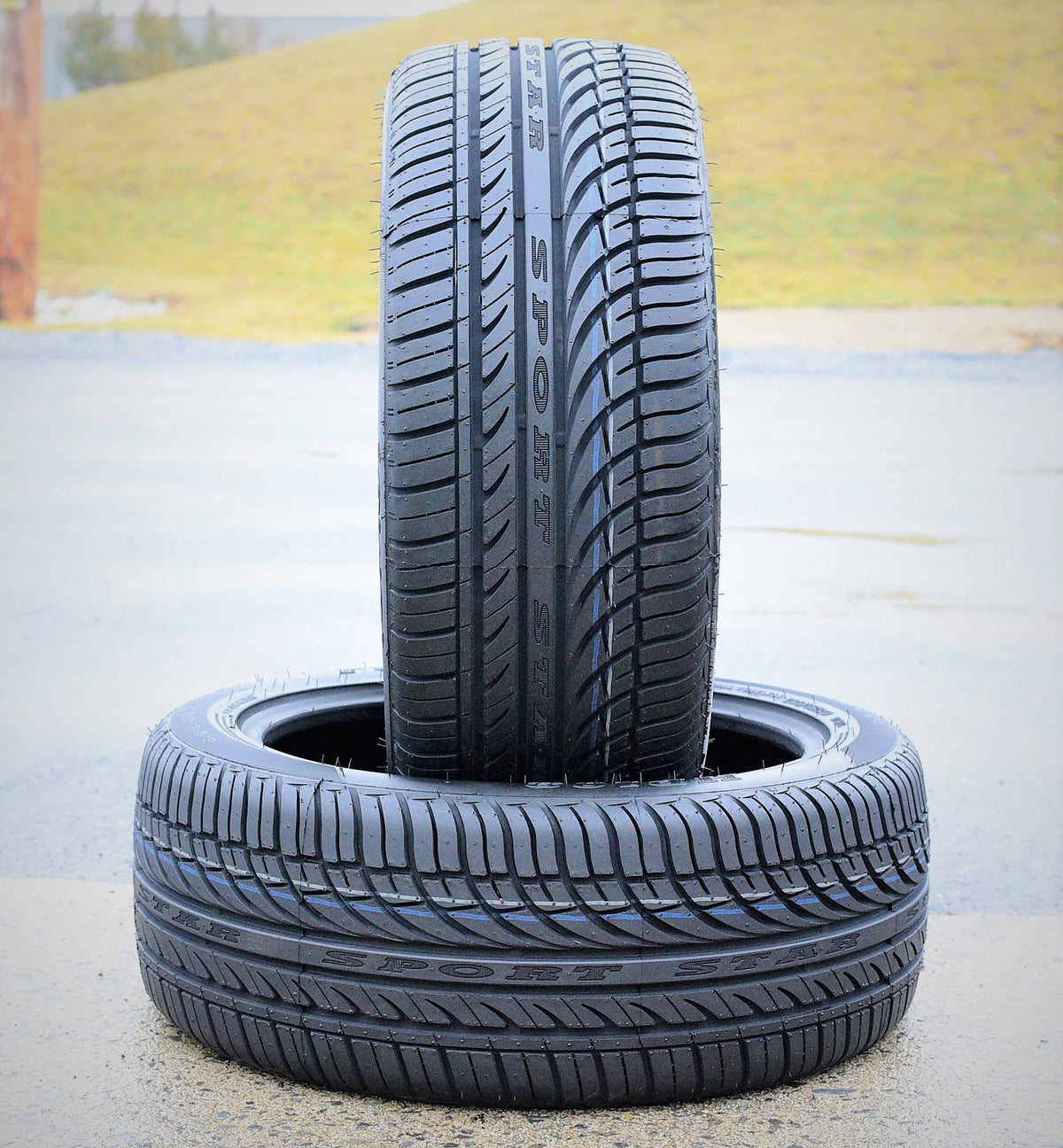 Set of 4 235/55R17 High Performance Tires A529233