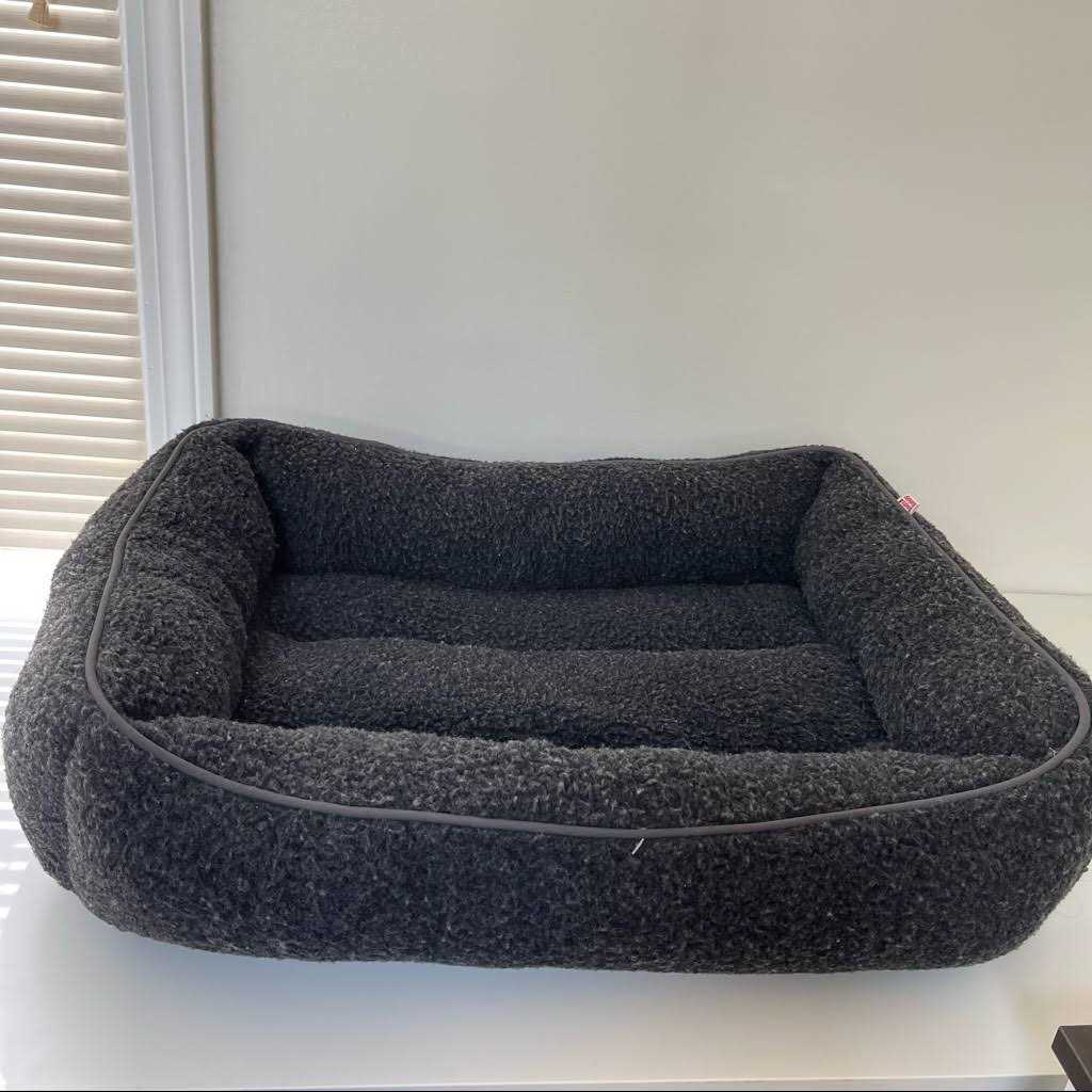 Modern Cuddler Dog Bed L4058