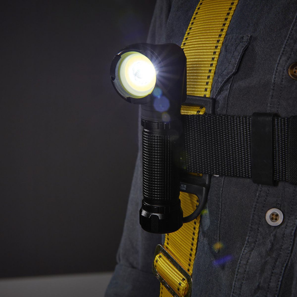 900 Lumen Rechargeable Swivel Head LED Flashlight U783497